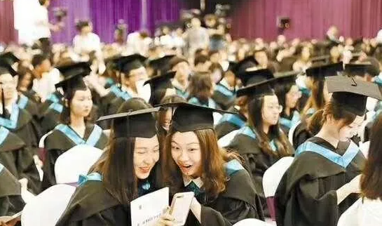 香港留學(xué)申請(qǐng)比內(nèi)地的優(yōu)勢(shì)在哪里呢？