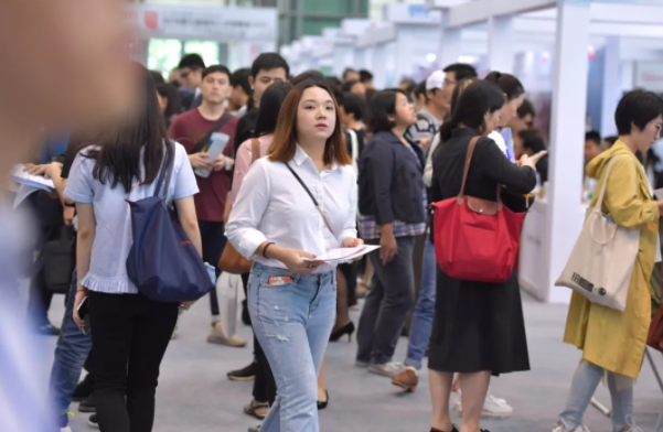 為什么要去香港留學(xué)呢？